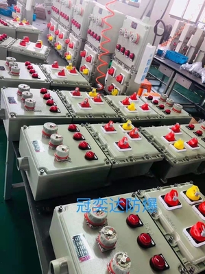 IP65 الفولاذ المقاوم للصدأ الجدار المثبتة لوحة التحكم الكهربائية الحجرات AC 220V / 380V Ex دليل لوحة التحكم