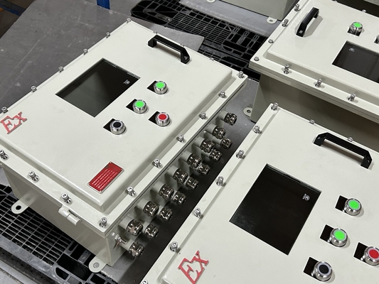 لوحة توزيع الطاقة المقاومة للانفجارات 220V / 380V ، لوحة بدء المضخة ، IP65 ، معتمدة ATEX / IECEx