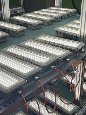 الصف الخطي 1 الدرجة 1 مضاءة بالانفجار مصابيح الفيضانات 100w Ip66 نفق مقاوم للماء