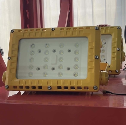 ATEX Ex d مصباح الفيضانات الخارجي المؤقت مضاد للانفجارات LED 100 W ، IP65 ، لوحة الألومنيوم ، 120 ‰ 130 lm / W