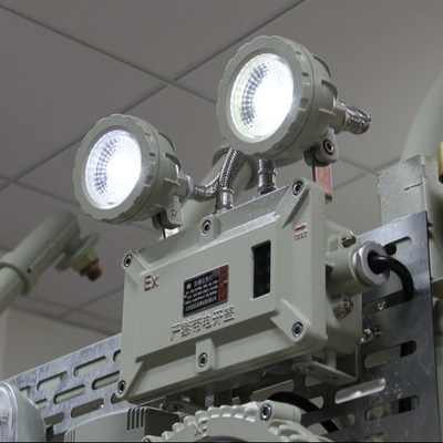 ضوء طوارئ مضاد للانفجار معتمد من ATEX - إضاءة LED آمنة وصغيرة الحجم للبيئات الصناعية الخطرة