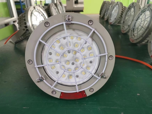 أضواء خليجية عالية LED مقاومة للانفجار من الزجاج المقسى العالمي، مصدر ضوء 8 كجم CREE للبيئات الصناعية القاسية