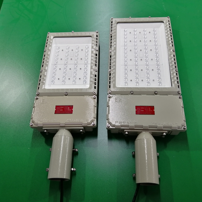 درجة حماية IP66 من الألومنيوم لمصباح LED الكاشف المناسب للأماكن الخطرة والبيئات القاسية