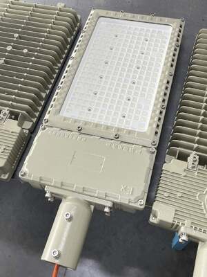كشاف/إضاءة شارع LED مضاد للانفجار ATEX/IECEx بقدرة 50-1000 واط IK10 IP66 للمناطق 1 و 2 / المنطقة 21 و 22