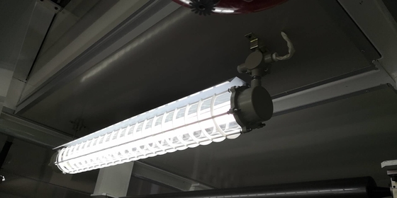 ضوء الفلورسنت المقاوم للانفجار Ex de IIC T6 Gb - 2 قدم / 4 قدم IP65 LED T8 Tube Fixture