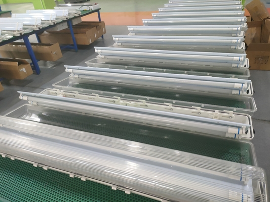 مادة ATEX GRP G 3/4 &quot;ضوء مضاد للانفجار الفلورسنت خطي IP66 LED ضوء مضاد للانفجار للمناطق الخطرة