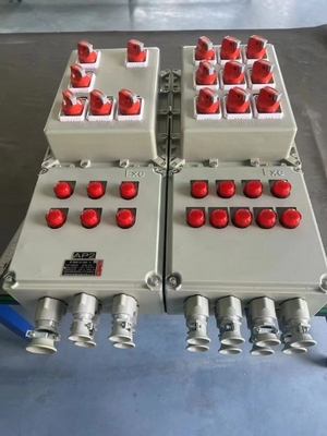 IP65 الفولاذ المقاوم للصدأ الجدار المثبتة لوحة التحكم الكهربائية الحجرات AC 220V / 380V Ex دليل لوحة التحكم