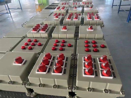 IP65 الفولاذ المقاوم للصدأ الجدار المثبتة لوحة التحكم الكهربائية الحجرات AC 220V / 380V Ex دليل لوحة التحكم