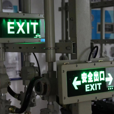 4J تأثير غطاء شفافية الجدار تركيب LED مضاد للشعلة ضوء الطوارئ 100lm / W كفاءة الضوء مصدر الضوء LED