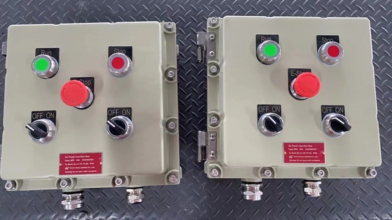 IP65 الفولاذ المقاوم للصدأ الجدار المثبتة لوحة التحكم الكهربائية الحجرات AC 220V / 380V Ex دليل لوحة التحكم