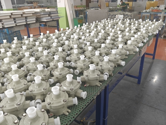 220/380VAC صندوق مضاد للانفجار مظهر جميل سبيكة الألومنيوم الجدار مثبت 220/380 VAC