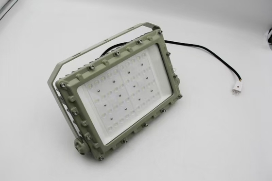 ضوء الفيضانات المضخم AC100-277V الجهد 50w ومستوى الحماية IP66 ضد الانفجار لمناطق الغاز النفطي والمناطق الصناعية