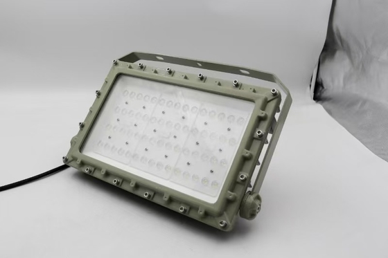 ضوء الفيضانات المضخم AC100-277V الجهد 50w ومستوى الحماية IP66 ضد الانفجار لمناطق الغاز النفطي والمناطق الصناعية