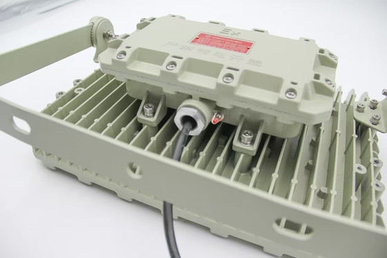 100W 140lm / W 6000-6500K الخليج العالي المناطق الخطرة الضوء الكهربائي المقاوم للانفجار