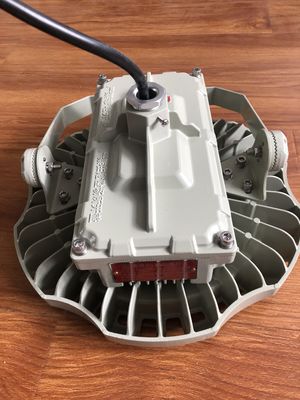 ضوء LED عالي الإضاءة مضاد للانفجار IP66 معتمد من ATEX 160lm/W