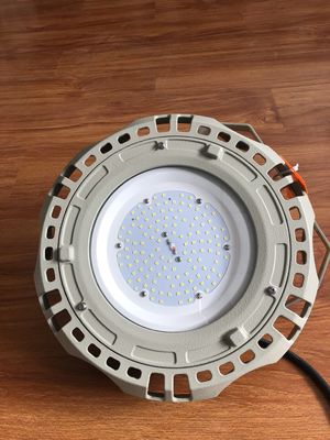 ضوء LED عالي الإضاءة مضاد للانفجار IP66 معتمد من ATEX 160lm/W