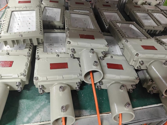 100W 200W مصباح ضوء LED مضاد للانفجار مصباح ضوء الفيضان ATEX II 2G السلامة للغاز منطقة1/2
