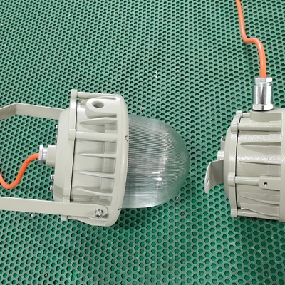 100-277VAC الجهد المسموح به الضوء العالي IP66 إضاءة المواقع الخطرة