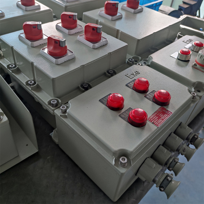 معتمد ATEX CNEX CXM Series Ex D E IIC صندوق توزيع الإضاءة المقاوم للشعلة حماية IP66 غطاء الألومنيوم الدائم للمناطق الخطرة