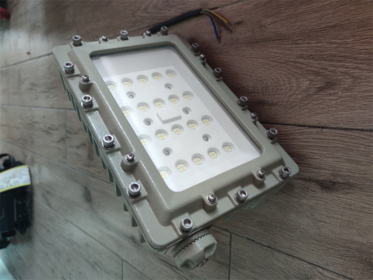 مصباح LED ضد الانفجار للخارج IP66 WF2 النفط الصناعي البتروكيماوي المستخدم 170lm / w 150watt