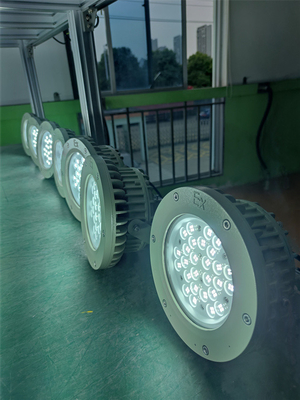 ضوء الخليج العالي 180lm / w ATEX مقاوم للتآكل IP66 LED خارجية ضوء السقف 50W-250W