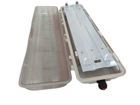 مصباح صناعي مقاوم للانفجار IP66 مصباح LED خطي مضاد للاشتعال WF2 للمناطق الخطرة 100lm / w