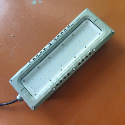 ضوء خطي محفوف بالليلات ATEX IEC RoHS IP66 WF2 الصف البحري من الألومنيوم 100lm/w 295v 80watt للمنطقة 12,21,22