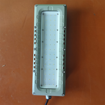 ضوء خطي محفوف بالليلات ATEX IEC RoHS IP66 WF2 الصف البحري من الألومنيوم 100lm/w 295v 80watt للمنطقة 12,21,22