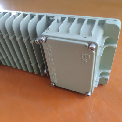 مصباح LED مضاد للانفجار RoHS ATEX IECEx لبيئة قاسية الضوء الصناعي 200Watt 295V