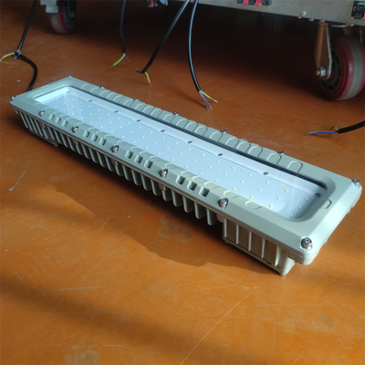 إضاءة LED مضادة للشعلة Ex d مقياس 50-90W IP66 WF2 سقف / معلق / فلنج