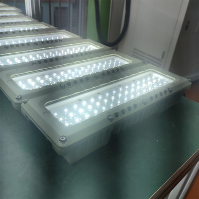 إضاءة LED مضادة للشعلة Ex d مقياس 50-90W IP66 WF2 سقف / معلق / فلنج