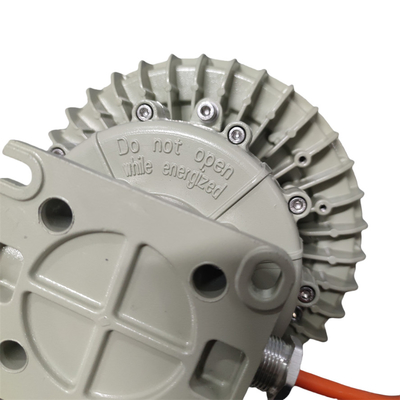 مصابيح LED مضادة للانفجار ATEX IEC مع 185lm / w كفاءة الطاقة IP66 WF2 للمناطق 1 النفط غاز الضوء الصناعي
