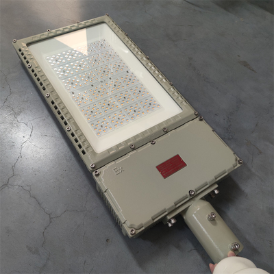 كشاف LED خارجي مضاد للانفجار IP66 معتمد من ATEX IECEx CNEX مثالي للمنصات البحرية والمصافي والمصانع الخطرة