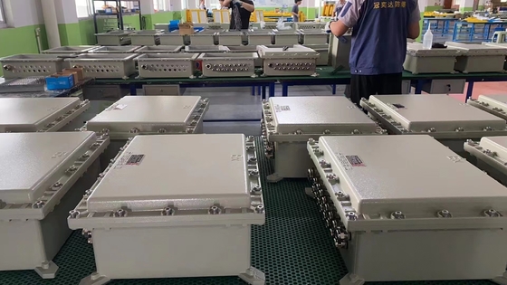 بطاقة توزيع مقاومة للماء مع طبقة IP66 WF2 و إدخال كابل مخصص