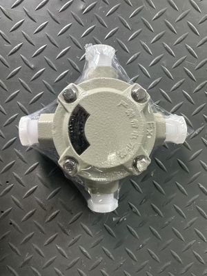علبة التقاطع AC380V المقاومة للانفجار   IP65 الحجرة الحاملة للكابلات المقاومة للنيران للمناطق الخطرة