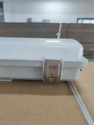2 * 36W ضوء فلوروسنتي مضاد للانفجار IP66 WF2 مستوى الحماية IECEx المعتمد للمنطقة1 2 المنطقة21 22 البيئة الخطرة