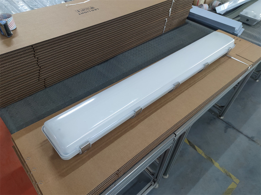 2 * 36W ضوء فلوروسنتي مضاد للانفجار IP66 WF2 مستوى الحماية IECEx المعتمد للمنطقة1 2 المنطقة21 22 البيئة الخطرة