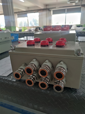 لوحات التحكم المقاومة للنار قابلة للتخصيص الجهد المسموح به ATEX CNEX شهادة ISO9001 للحل البحري للغاز النفطي