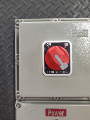 صندوق العازل المقاوم للانفجارات من نوع ATEX IP66 مكافحة التآكل الألومنيوم من نوع الطيران والفضاء للتركيب الجداري Ex D E للغازات البحرية البيئة البتروكيماوية