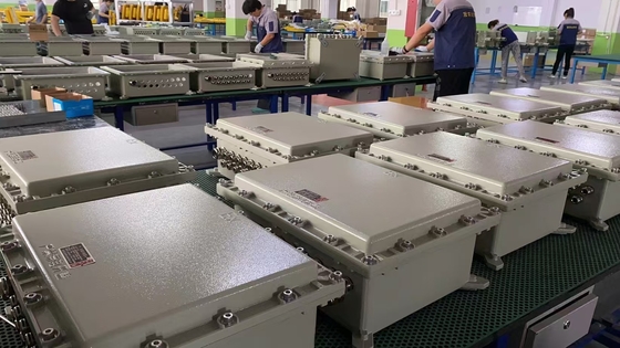 محطة تحكم مقاومة للانفجار ATEX 220/380VAC صندوق تحكم كهربائي مقاوم للهب مع أحجام خيوط متعددة G1/2" إلى G2