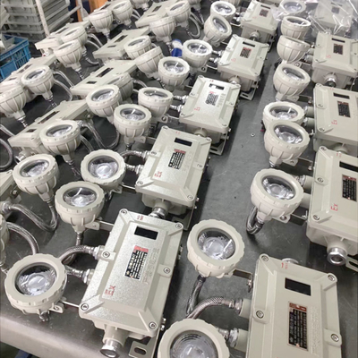 ضوء الفيضانات LED ضد الانفجار مع الألومنيوم من الدرجة البحرية وكفاءة 150lm / w