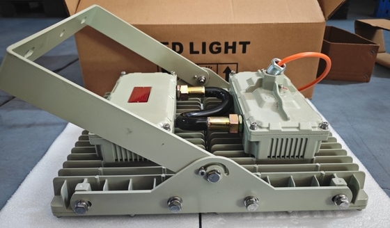 ضوء LED مضاد للانفجار لمنطقة النفط والغاز 1 و 2 300W IP66 مصباح إضاءة صناعية