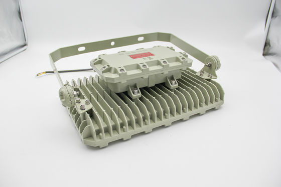 كشاف LED مضاد للانفجار | مقاوم للهب، مقاوم للماء، موفر للطاقة – للبيئات الخطرة