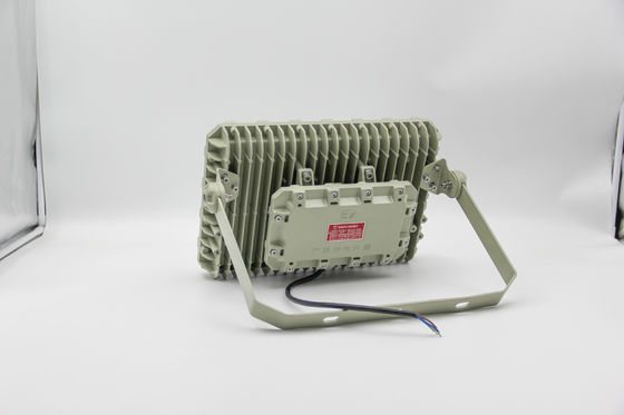 كشاف LED مضاد للانفجار | مقاوم للهب، مقاوم للماء، موفر للطاقة – للبيئات الخطرة