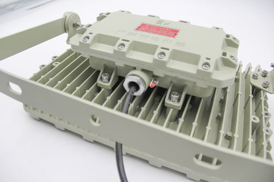 كشاف LED مضاد للانفجار | مقاوم للهب، مقاوم للماء، موفر للطاقة – للبيئات الخطرة