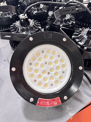 ضوء LED عالي الإضاءة مضاد للانفجار IP66 معتمد من ATEX 160lm/W