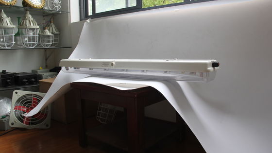 مصباح خطي مضاد للانفجار من سلسلة BYS مع شهادة ثلاثية ATEX/IECEx/CNEX المصادق عليها المنطقة الخطرة مصباح LED ، معدل IP66 ، ضمان لمدة 5 سنوات ، طاقة قابلة للتخصيص والحجم