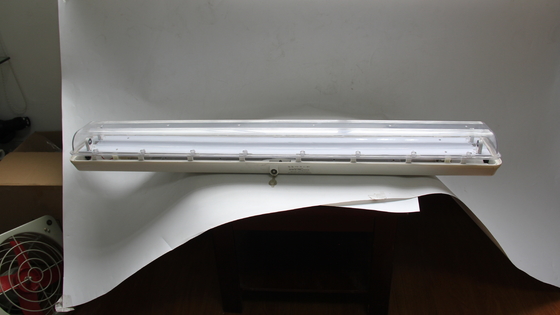 ضوء LED خطي مقاوم للانفجار بطول 0.6 متر/1.2 متر ATEX/IECEx/CNEX، درجة صناعية IP66 للإضاءة في المناطق الخطرة، مصانع النفط والغاز والمواد الكيميائية، التعدين، المرافق البحرية، تصميم موفر للطاقة يقلل من