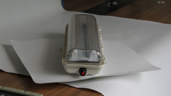 بالنسبة للمناطق الخطرة مصانع النفط والغاز الكيميائية التعدين المرافق البحرية مقاومة الانفجار خطية LED الضوء الصناعية الدرجة IP66 الإضاءة تصميم كفاءة في استخدام الطاقة يقلل من 0.6 / 1.2m دائمة ATEX / IECEx / CNEX