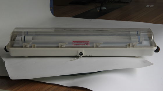 بالنسبة للمناطق الخطرة مصانع النفط والغاز الكيميائية التعدين المرافق البحرية مقاومة الانفجار خطية LED الضوء الصناعية الدرجة IP66 الإضاءة تصميم كفاءة في استخدام الطاقة يقلل من 0.6 / 1.2m دائمة ATEX / IECEx / CNEX